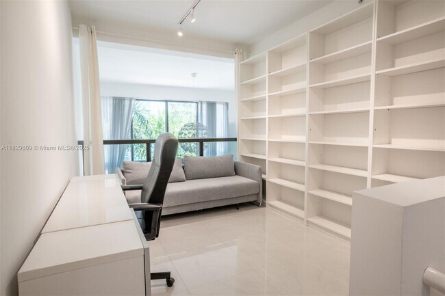 Building Photo - 6000 Collins Ave