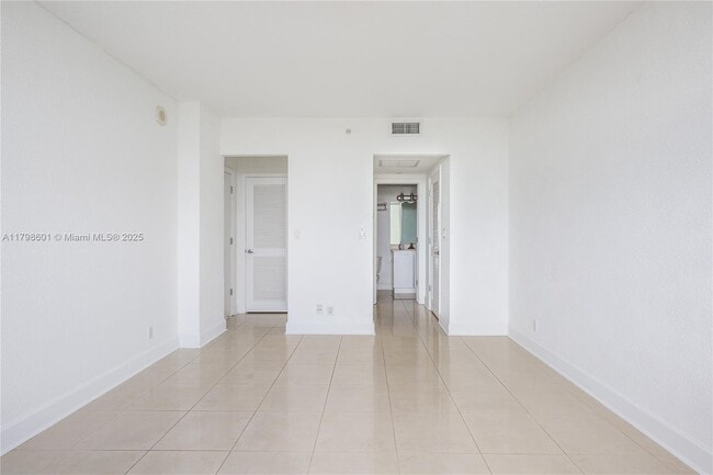 Building Photo - 401 69th St