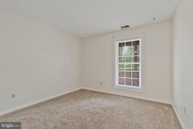 Building Photo - 10070 Oakton Terrace Rd