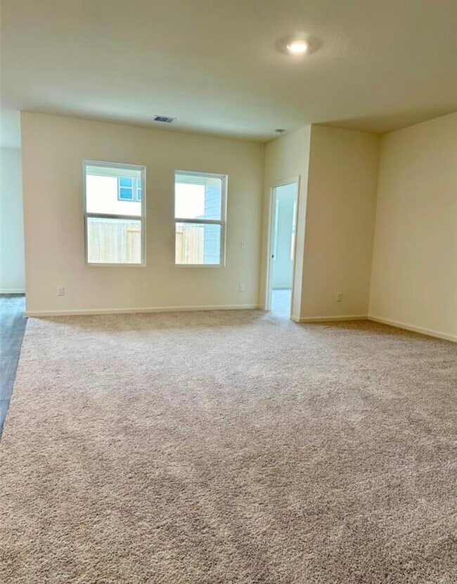 Building Photo - 4017 Silver Linden