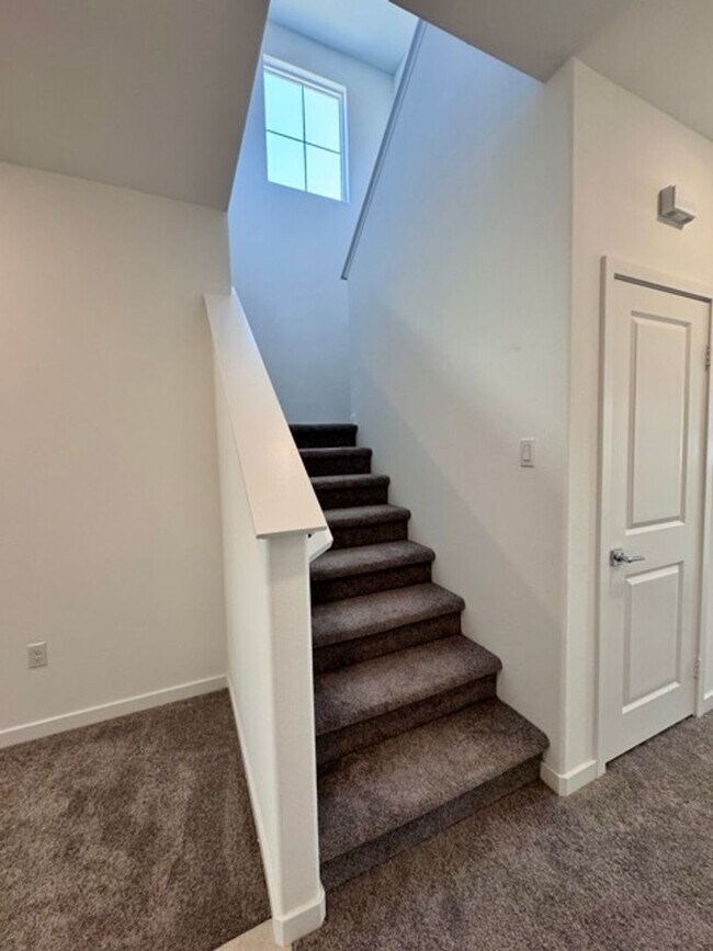 Building Photo - Brand new 4 bedroom Winchester home with a...