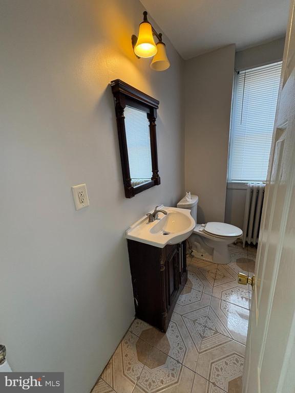 Building Photo - 198 W Thelma St