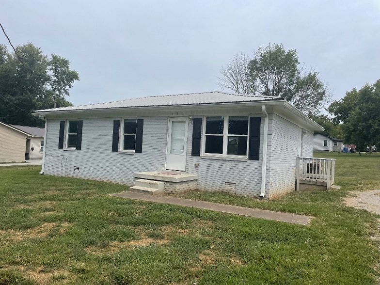 Primary Photo - 135 Clauson Dr