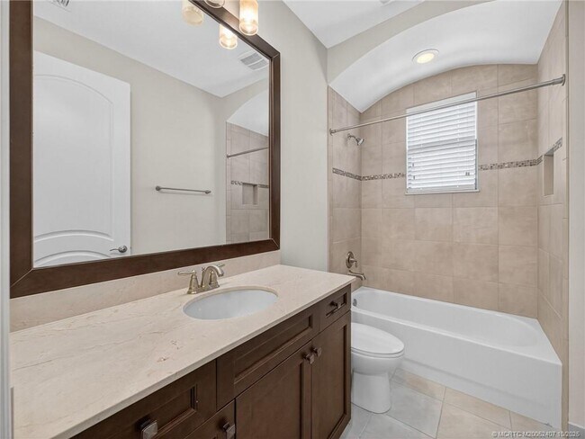 Building Photo - 259 Calmo Cir