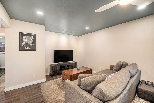 Building Photo - Updated 2 Bed 1 Bath Townhome in Clayton Neighborhood