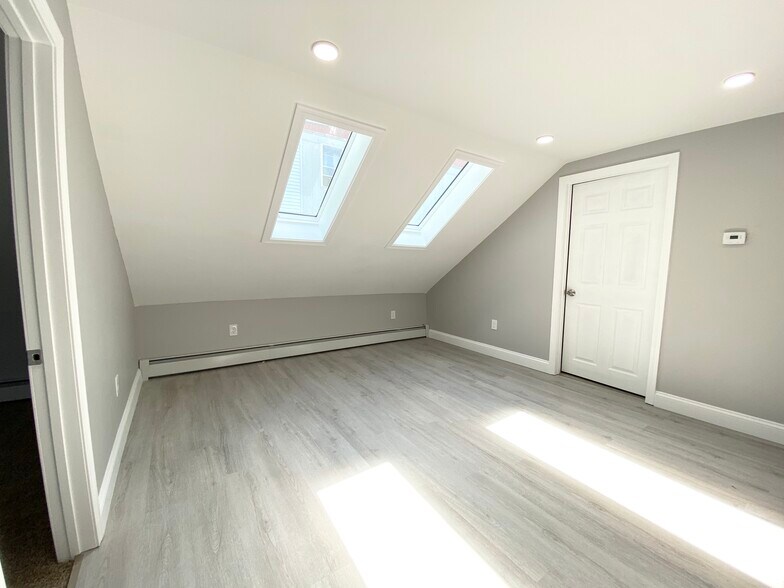 Building Photo - 286 Kimball St