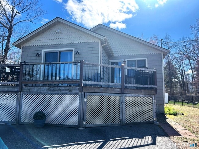 Building Photo - 332 Shore Dr