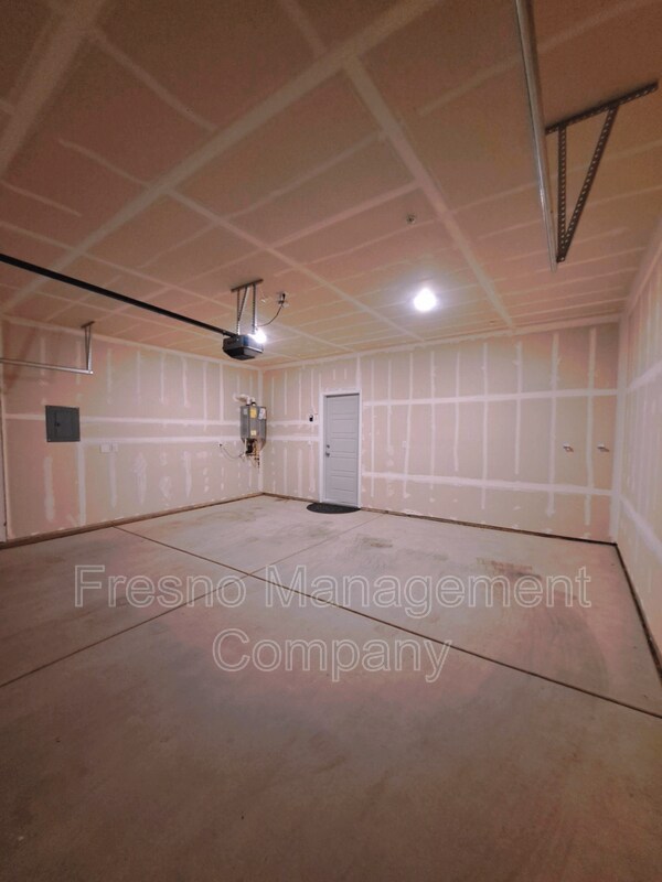 Building Photo - 911 Blue Oak Lane W