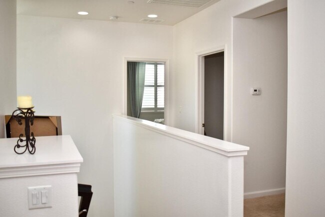 Building Photo - Stunning 3-Bedroom, 2.5-Bathroom Home for ...