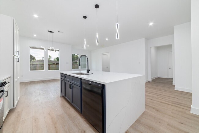 Building Photo - 8106 Talton St