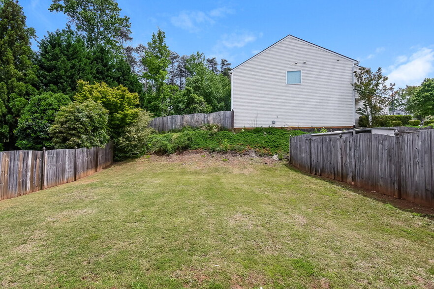 Building Photo - 3120 Englewood Dr