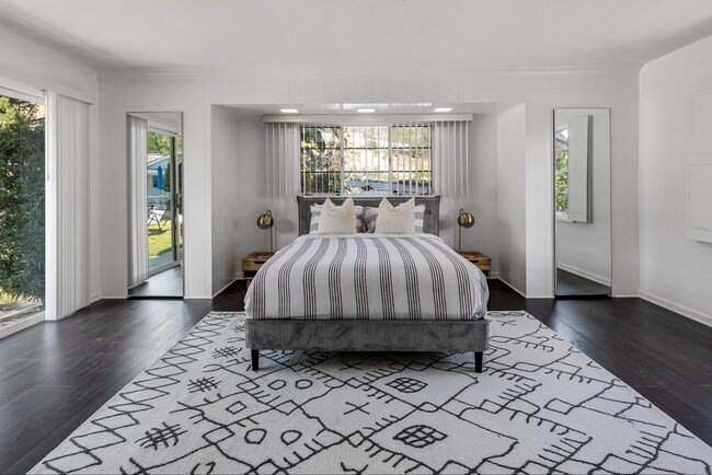 Building Photo - 19471 Rosita St