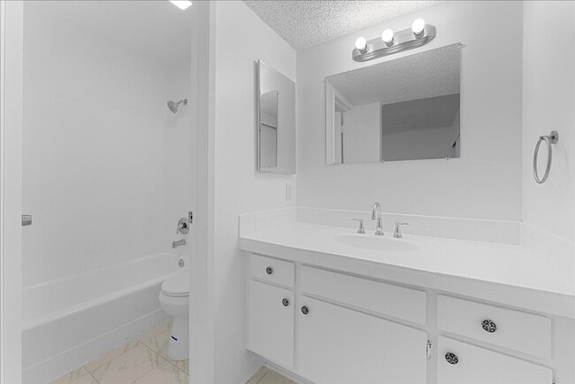 Building Photo - 18620 Hatteras St