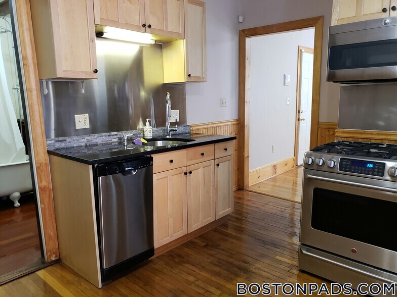 Building Photo - 137 Marcella St