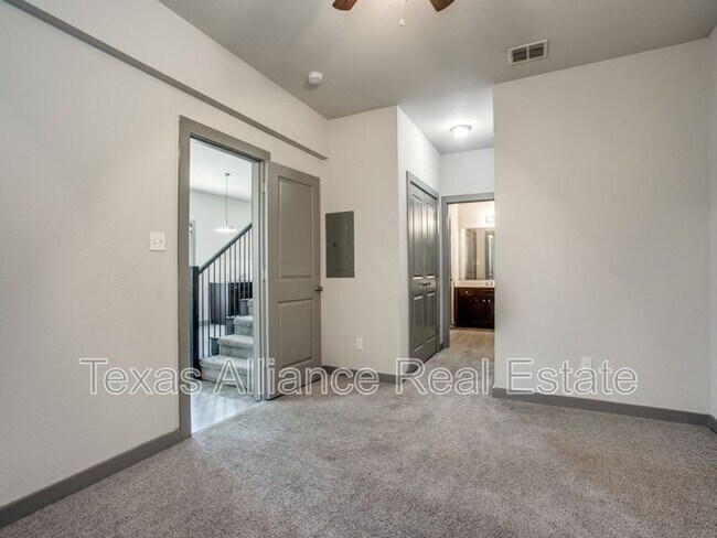 Building Photo - 10684 Tube Dr