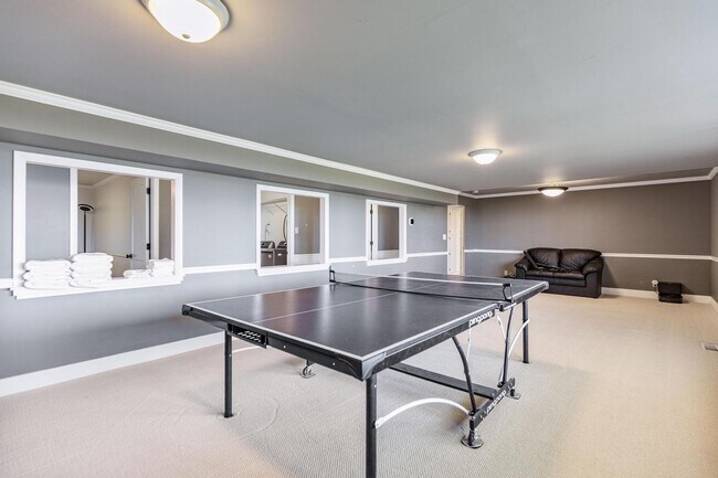 Building Photo - 531 Edgehill Dr