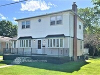 Building Photo - 2704 Granville Ave
