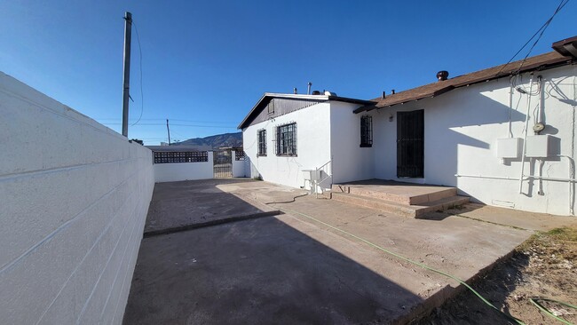 Building Photo - 906 Driver Cir