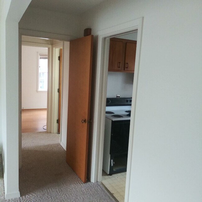 Building Photo - 2125 Village Dr