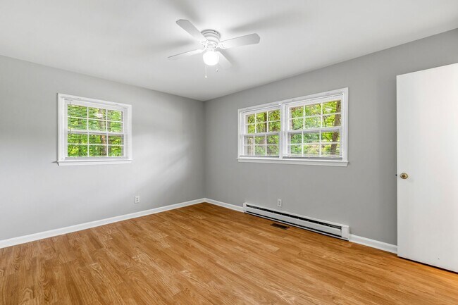 Building Photo - Updated Home, Stainless Steel Appliances, Wood Like Flooring, Deck, Garage!
