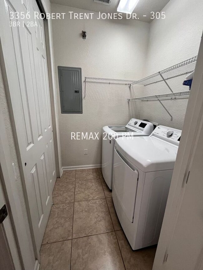 Building Photo - 3356 Robert Trent Jones Dr
