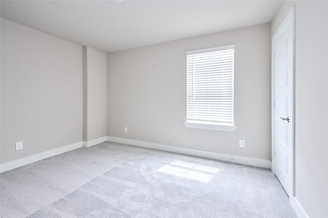 Building Photo - 10533 Preserve Wy