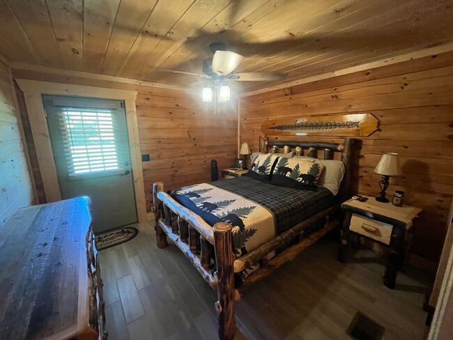Building Photo - Gorgeous 3-Bedroom Log Cabin with Loft, La...