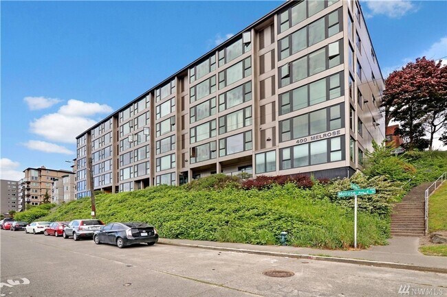 Building Photo - 400 Melrose Ave E