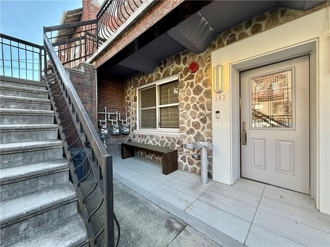 Building Photo - 143 Bay 31st St
