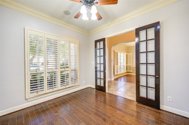 Building Photo - 9230 Hernshead Ln