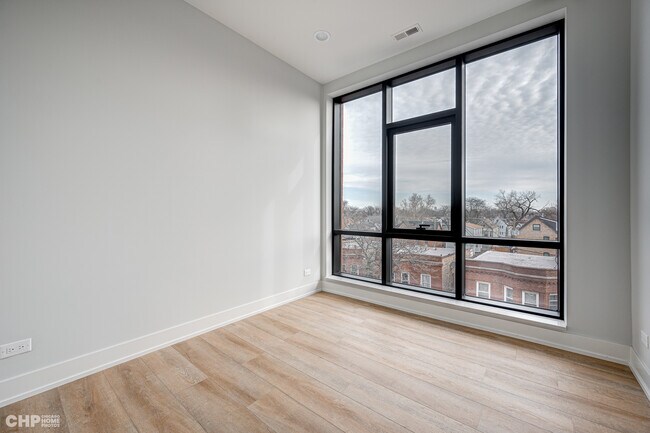 Building Photo - 3114 N Ridgeway Ave
