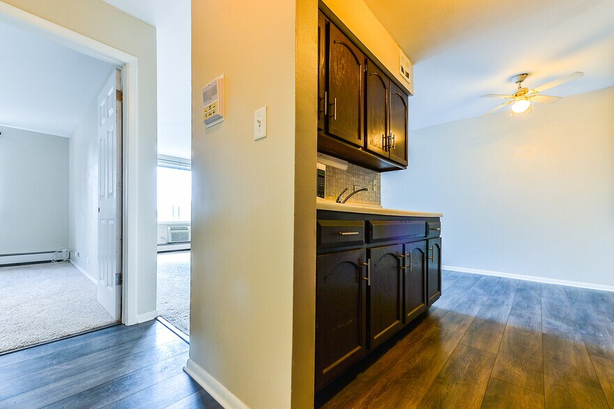 Building Photo - 1475 Rebecca Dr