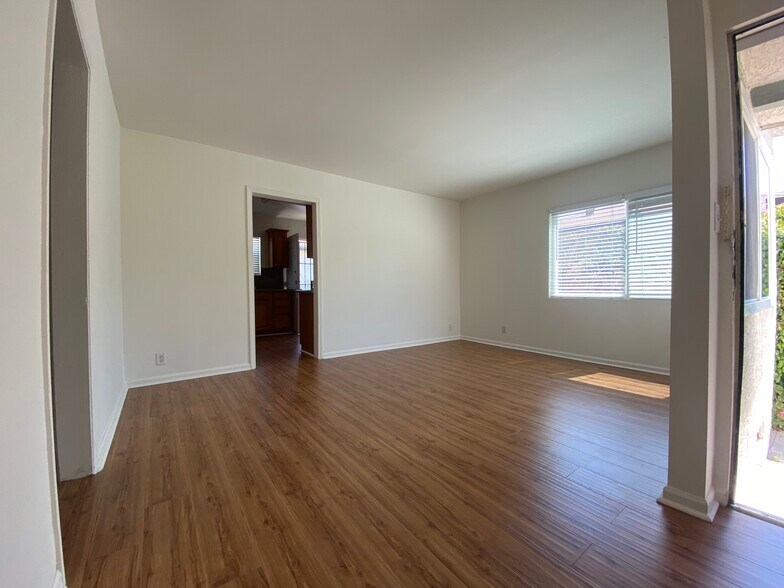 Building Photo - 1621 Del Amo Blvd