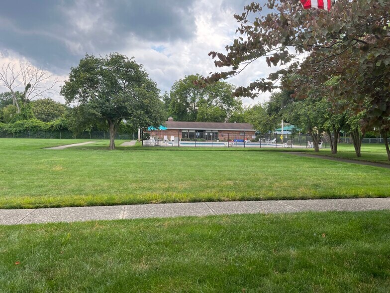 Building Photo - 23855 David Dr