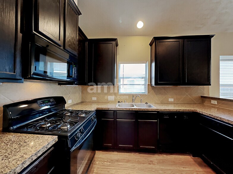 Building Photo - 28914 Hidden Lake Ct