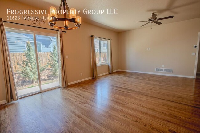 Building Photo - Beautiful 4 Bed 3 Bath Rental!