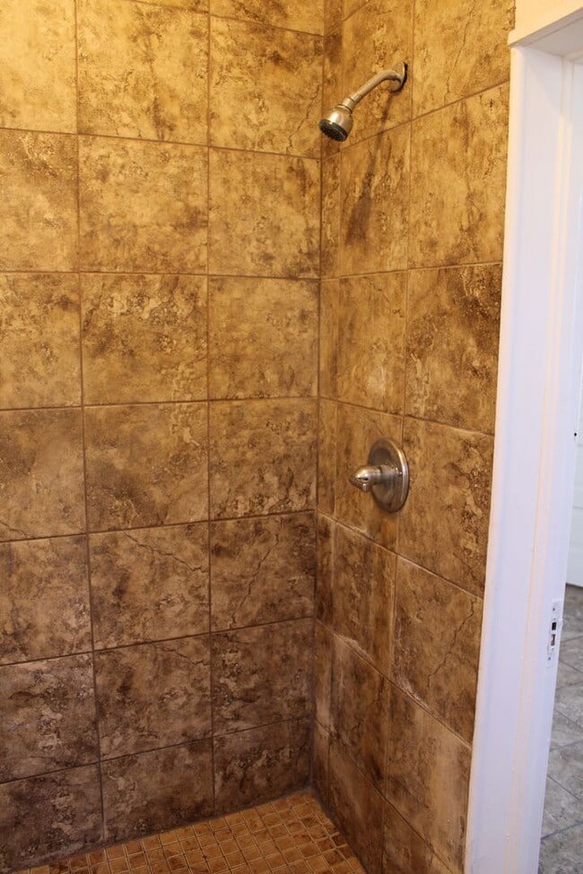 Building Photo - 3114 E Missouri Ave