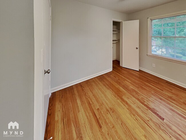 Building Photo - 6489 Lynn Dale Ln