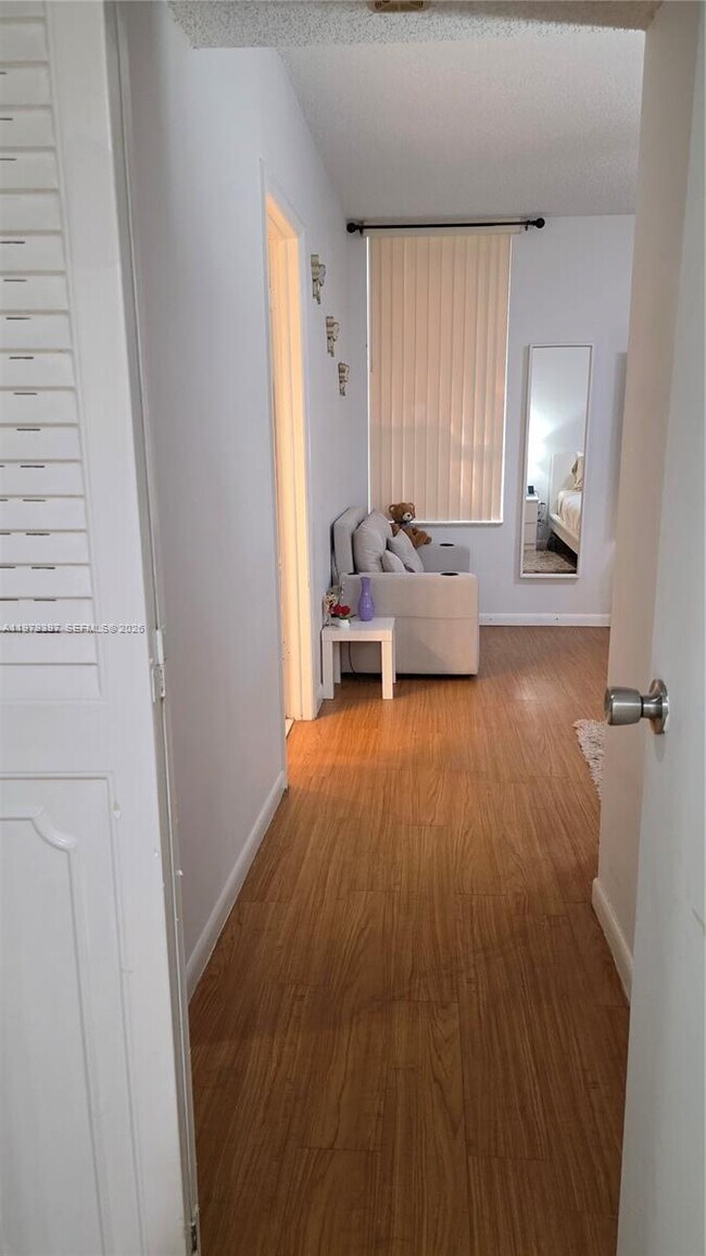 Building Photo - 750 NE 199th St