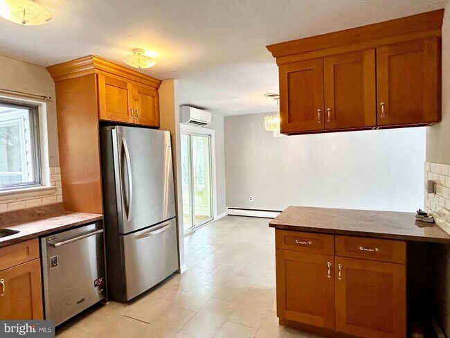 Building Photo - 287 Anderson Rd