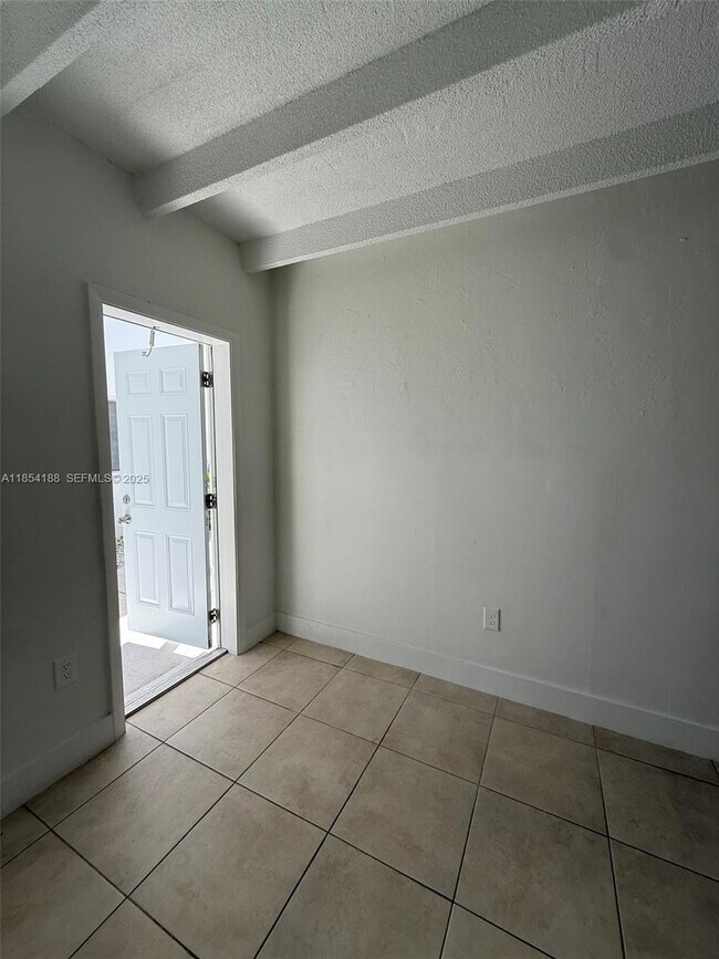 Building Photo - 747 NW 60th St