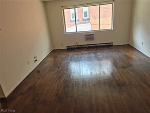 Building Photo - 1019 Maple Ave