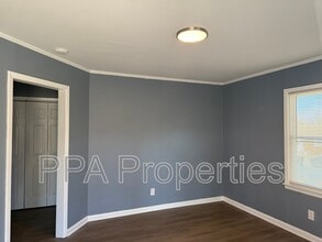 Building Photo - 1412 Cedar Ave