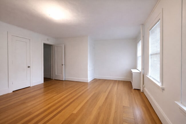 Building Photo - 2-17 Burns St