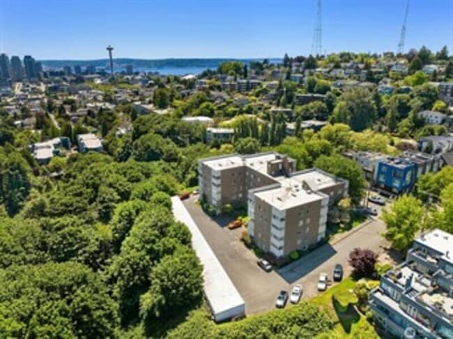 Building Photo - 1800 Taylor Ave N
