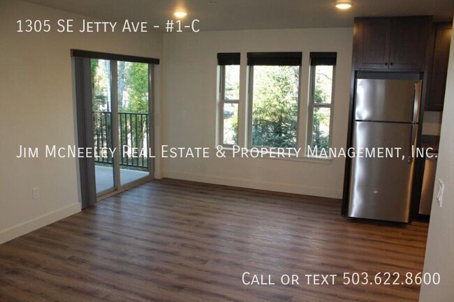 Building Photo - Lower level 2 bed/ 1 bath w/ 1 Assigned Pa...