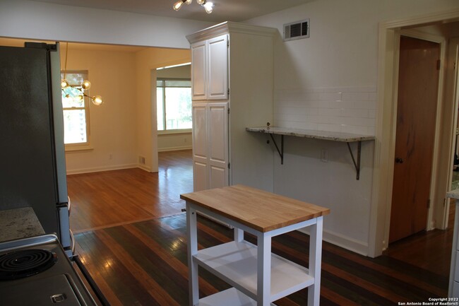 Building Photo - 140 Arvin Dr