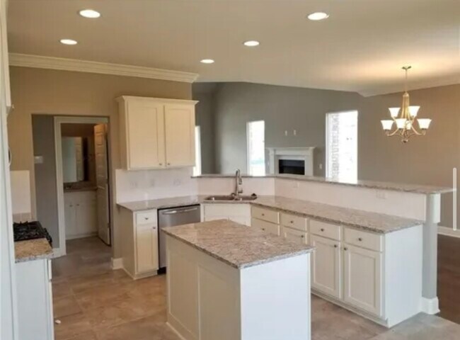 Building Photo - 4401 SW Layton Rd