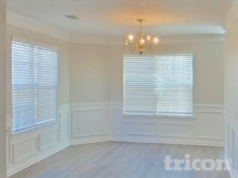 Building Photo - 10 St Charles Pl