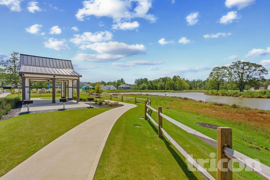 Building Photo - 10 Beautyberry St